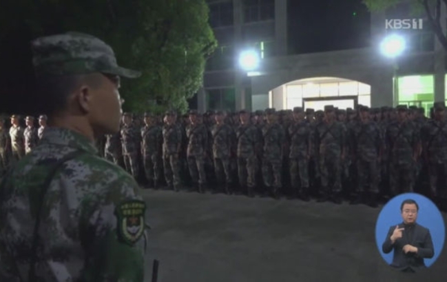 중국이 주말 대규모시위가 임박한 시점에서 홍콩주둔군을 전격 교체하면서 미국 국방당국이 강한 경계감을 표명하고 있다.