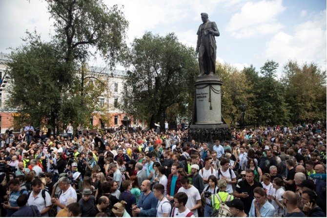 모스크바 시민들이 8월 31일(현지 시간) 야당 탄압 중지를 요구하며 시위행진을 벌이고 있다. 사진=AP/뉴시스