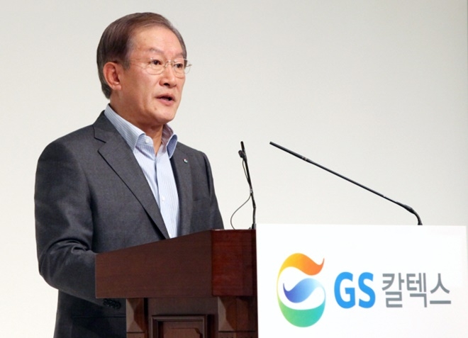 허진수 GS칼텍스 회장이 회사 경영실적 부진에도 거액의 보수를 챙겨 구설수에 오르고 있다. 사진=뉴시스