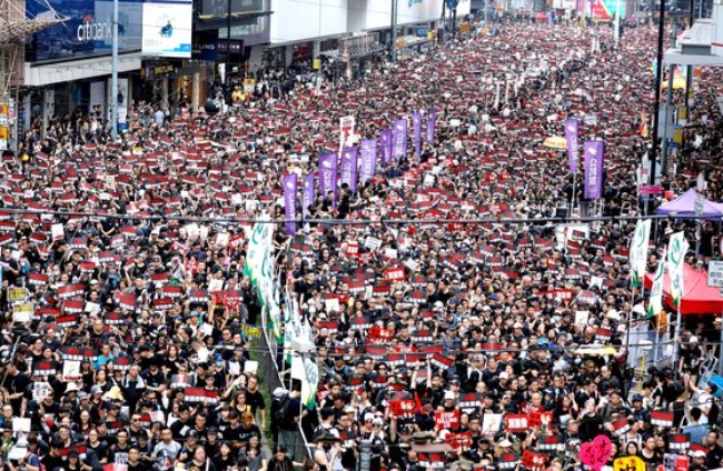 사진은 홍콩시민 200만 명이 거리로 나온 지난 6월16일의 시위 모습.