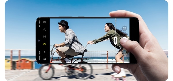 삼성전자가 4일부터 출시하는 중가 5G폰 갤럭시A90 5G는 이통3사 온오프라인에서 구입할 수 있다. 가격은 89만9800원이다. 사진=삼성전자