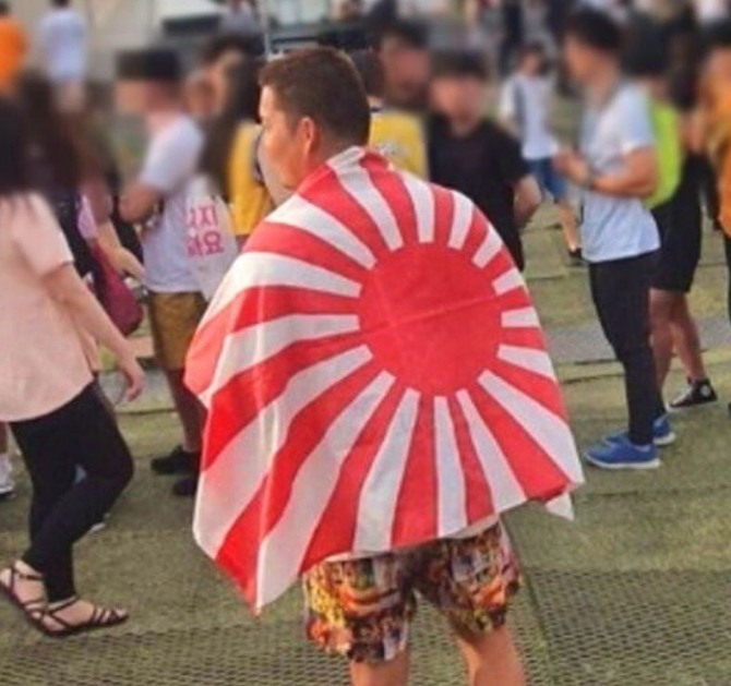 욱일기는 일본이 제2차 세계대전 기간에 사용한 전범기로서 일본 군국주의를 상징하는 깃발이다. 사진=뉴시스