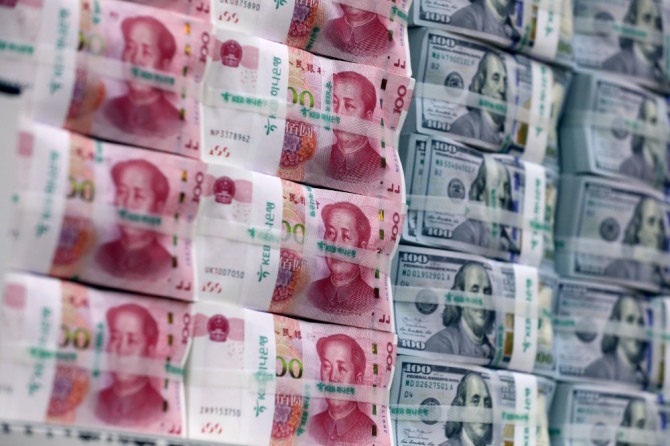 중국은 지난 4일 리커창(李克强) 총리 주재로 베이징에서 열린 국무원 상무위원회를 열고 연초 설정한 6.0%의 경제성장률 사수를 강조했다. 사진=뉴시스