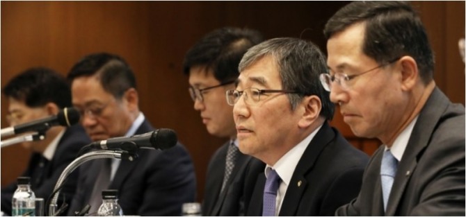 윤석헌 금융감독원장이 6일 서울 중구의 은행회관에서 카드사 CEO들과 만나 인사말을 하고 있다. 사진=뉴시스 