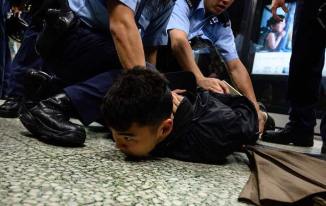 홍콩에서 지난 8월31일 경찰폭행으로 시위대 3명이 사망했다는 미확인 루머가 확산되면서 반정부시위가 더욱 격화되는 양상을 보이고 있다. 