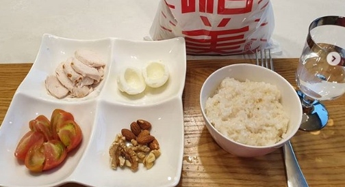 다이어트로 20kg가량 감량한 홍선영이 공개한 다이어트 식단. 사진=홍선영 인스타그램 캡처 