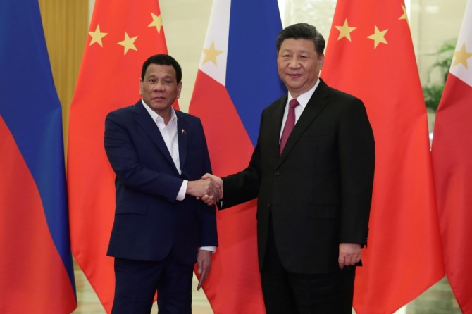 시진핑 중국 국가주석은 두테르테 필리핀 대통령에게 인프라 개선 자금 1700억 달러를 지원하기로 약속했다. 사진=로이터/뉴스1 