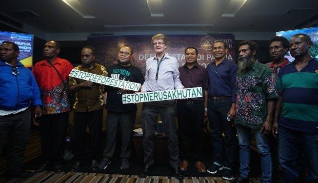 국제 환경단체 마이티 어스(Mighty Earth)는 인도네시아 열대림을 파괴했다는 비난을 받고 있는 한국계 인도네시아 기업 코린도 그룹이 지난 2년간 저지른 산림 벌채에 대한 국제 산림관리 협의회(FSC)의 조사 데이터 공개를 가로막고 있다고 비난했다.