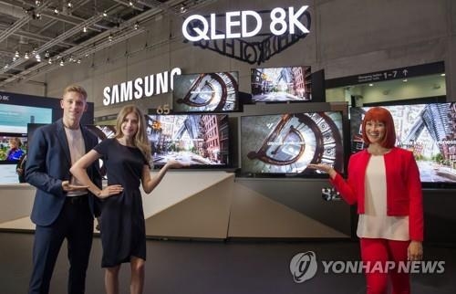  독일 베를린에서 열린 가전전시회 'IFA 2019'에서 전시된 'QLED 8K' TV 풀 라인업. (삼성전자 제공-연합뉴스)