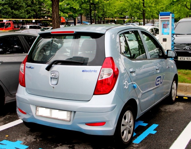 현대차가 2010년 선보인 전기차 '블루온'. 사진=글로벌이코노믹 정수남 기자