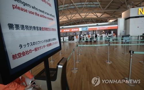 지난 4일 인천국제공항 탑승수속 카운터가 일본행 항공기 수속 시간임에도 한산한 모습이다. 사진=연합뉴스