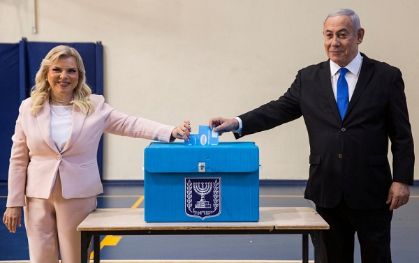 지난 17일 투표하는 베냐민 네타냐후 부부.