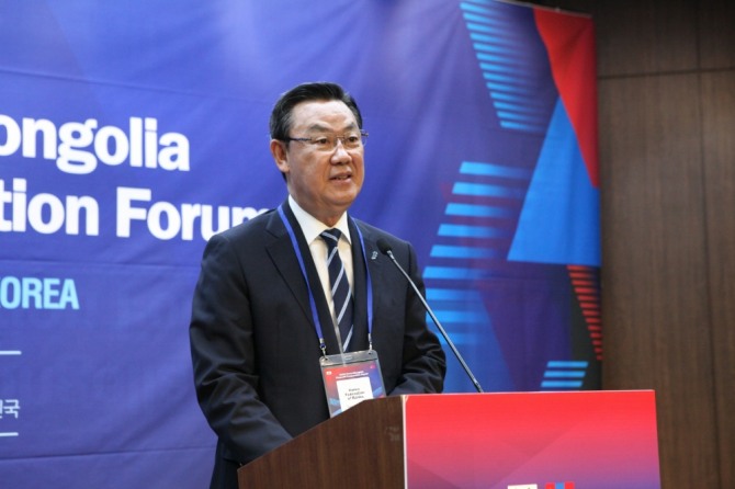김태영 은행연합회장이 20일 한‧몽골 금융협력 포럼에서 기념사를 하고 있다. 사진=은행연합회