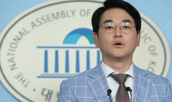 더불어민주당 박용진 의원이 23일 서울 여의도 국회에서 유치원 3법 본회의 회부 관련 기자회견을 하고 있다. 사진=뉴시스
