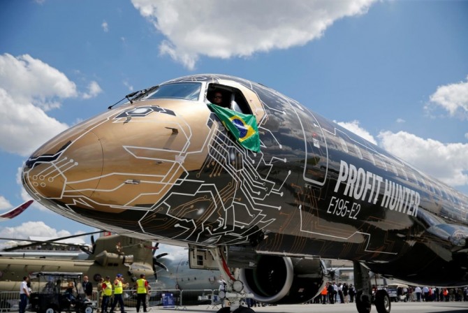유럽위원회는 보잉의 브라질 항공기제조업체 엠브라에르 지분 인수와 관련해 최소 5개월간 반독점 조사를 벌이기로 했다. 사진=로이터/뉴스1