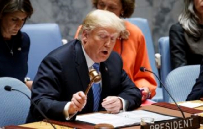 트럼프 미국 대통령(사진)은 23일(현지시간) 유엔총회에 맞춰 열린 미국주재 회의에서 중국을 겨냥해 “종교 박해를 끝내라”고 호소했다.