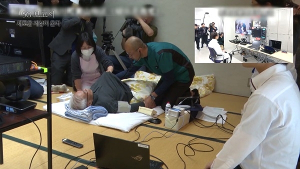 ‘5G 보고서, 새로운 세상이 온다’ 내용 중 일본 와카야마현의 5G 원격진료 실증시험 장면.사진=KT