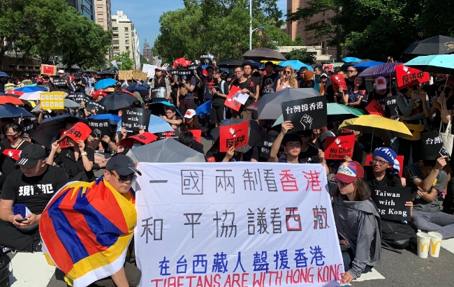 사진은 타이베이에서 열린 반정부시위 활동이 이어지고 있는 홍콩시민을 지원하기 위한 집회.