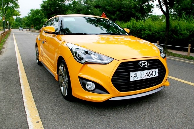 MCMC 김 상무의 약혼녀는 현대차 벨로스터를 타면서 극중 현대차가 홍보 효과를 낸다. 사진=글로벌 이코노믹 정수남 기자