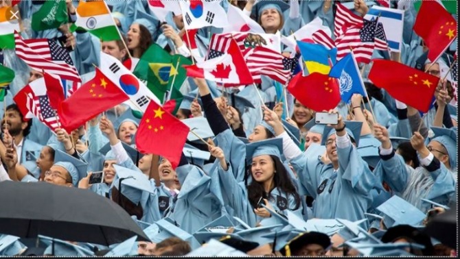 중국 무역전쟁을 벌이고 있는 미국 정부는 중국인 유학생 입국을 제한하는 정책을 내놨다. 새로운 정책은 중국인 유학생의 유학 비자 기간을 5년에서 1년으로 줄이는 것이다.사진=nikkei asian review