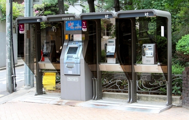 2000년대에는 공중전화 부스에 은행 ATM 기기를 설치했다. 사진=글로벌 이코노믹 정수남 기자