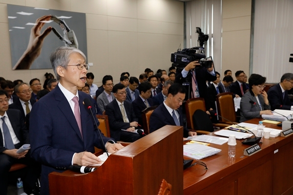 2일 서울 여의도 국회에서 열린 과학기술정보방송통신위원회의 과학기술정보통신부 등 11개 기관에 대한 국정감사에서 최기영 과기부 장관이 업무보고를 하고 있다. 사진=뉴시스