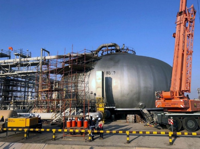 사우디의 아부카크 석유시설 복구작업 현장. 사진=로이터/뉴스1