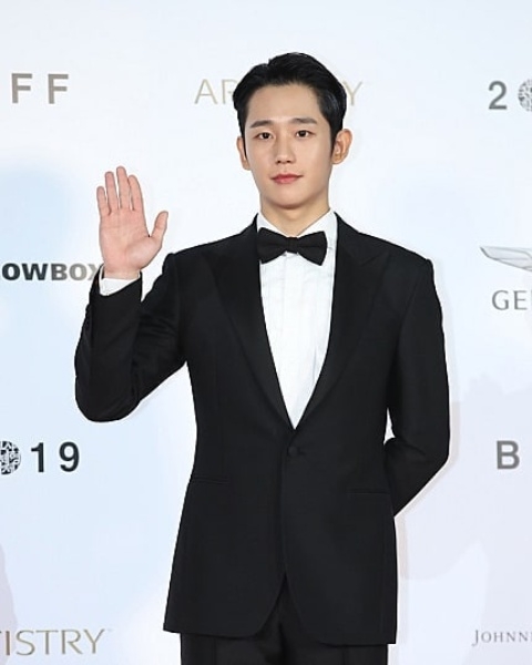 탤런트 정해인(31)이 KBS 새 여행 예능에 도전한다고 4일 소속사 FNC 엔터테인먼트가 밝혔다. 사진=정해인 인스타그램 캡처 