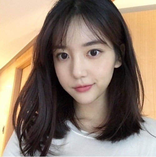 연예인 지망생 출신 한서희가 케이블채널 코미디TV '얼짱시대7'에 출연했던 정다은과의 열애 의혹을 부인했다. 사진=한서희 인스타그램