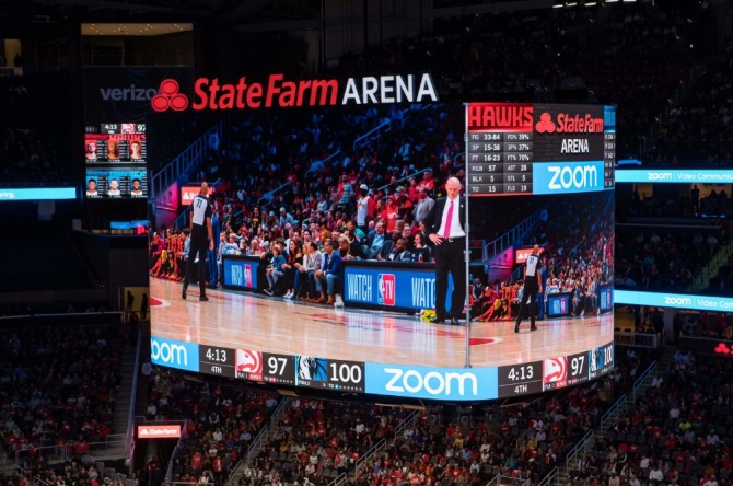 NBA 애틀랜타 호크스 경기장에 설치된 삼성전자 스마트LED. 사진=삼성전자