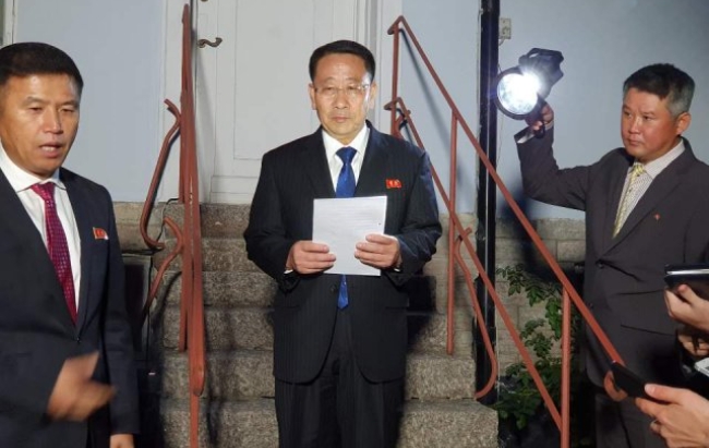 김명길 북한 외무성 순회대사가 5일(현지시간) 북·미 스톡홀름 실무협상 결렬을 밝히고 있다.