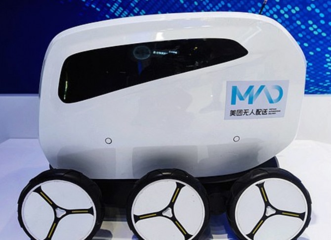 중국의 음식 배달 대기업 메이투안 디앤핑(Meituan-Dianping)은베이징과 선전등지 10개의 호텔 및 사무실 건물, 대학 기숙사들과제휴해 학생과 직장인들에게 음식 배달을 수행하는 새 모바일 로봇을 시험 가동하고 있다.