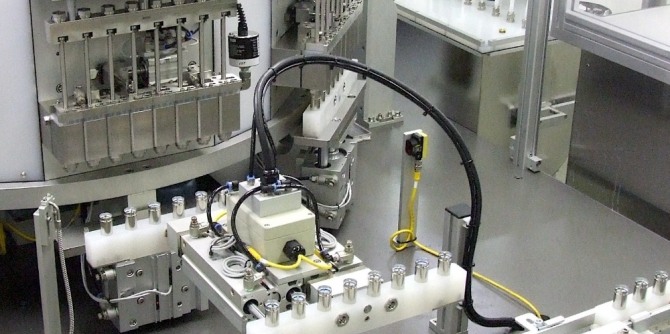 테슬라가 인수한 '하이바'의 고속 리튬 이온 제조 장비. 사진=일렉트렉