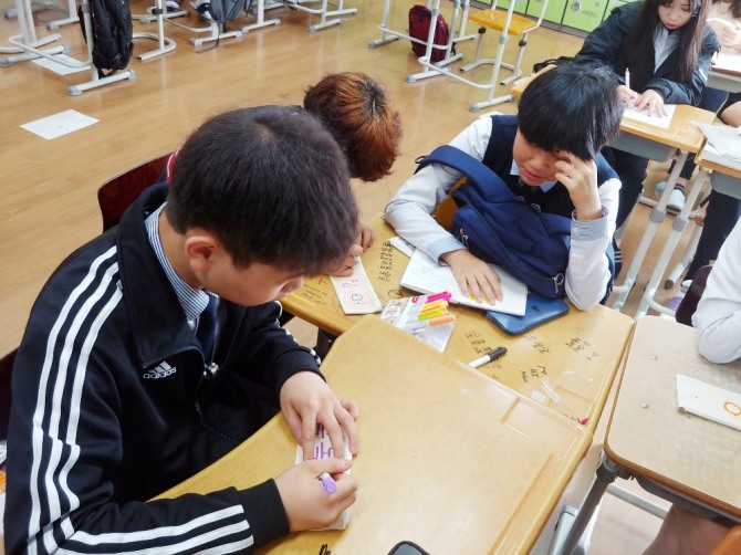 오는 10월9일 573돌 한글날을 맞아 광주광역시 일선 학교 현장에서 다양한 한글날 행사가 진행, 눈길을 끌고 있다. 사진은 광산중학교 한글날 관련 행사 장면. /광주광역시교육청=제공