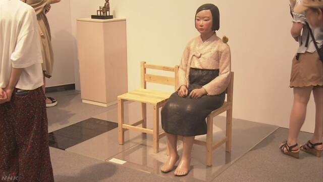 소녀상의 전시가 재개되며 일본관람객의 관심을 끌고 있다.지난 8월  아이치 트리엔날레 기획전에서 소녀상이 전시된 모습. 사진=뉴시스