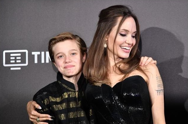 할리우드 스타 안젤리나 졸리(44)가 13살 아들 존과 함께 로마 영화제에서 디즈니 영화 '말레피센트 2' 홍보에 나섰다. 사진=게티이미지/연합뉴스