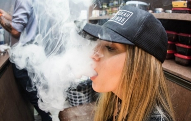 미국 뉴욕시는 현지시간 9일 미성년자에게 전자담배를 판매한 22개 통신판매사를 제소했다.