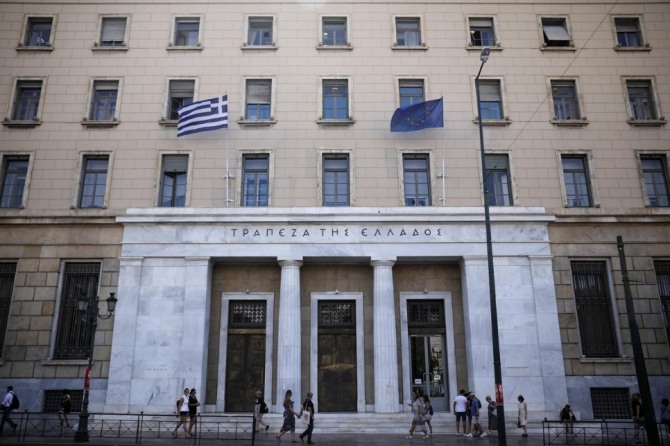 유럽연합(EU) 집행위원회는 그리스 당국이 자국 은행의 막대한 부실 대출 가운데 최대 300억 유로(약 40조원)를 줄이겠다는 계획을 10일(현지시간) 승인했다. 사진=로이터/뉴스1