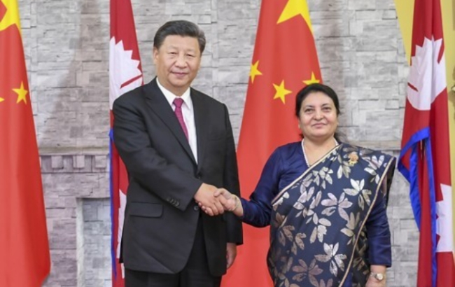 네팔을 방문 중인 시진핑 주석이 13일 올리 총리와의 회담에서 ‘중국분열 기도’를 경고하고 나섰다.