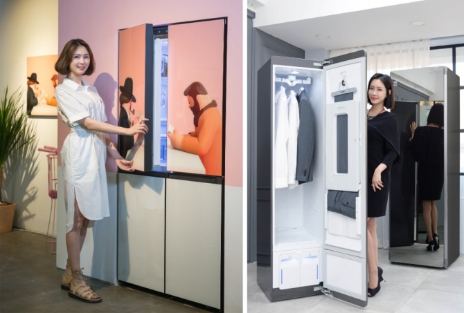 삼성·LG전자 모델들이 각각 자사 혁신 가전제품 ‘비스포크 냉장고’와 ‘LG트롬 스타일러’를 소개하고 있다. 사진=각 사 제공