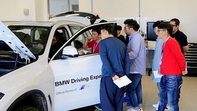 BMW 코리아가 최근 인천 영종도 BMW 트레이닝 아카데미에서 외부 수리업체를 대상으로 기술 세미나를 진행했다. 사진=BMW 코리아