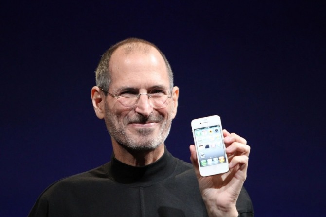 '아이폰의 아버지' 스티브 잡스가 세상을 떠난 2011년 이후 애플은 혁신이 사라지는 등 고전을 면치 못하고 있다.