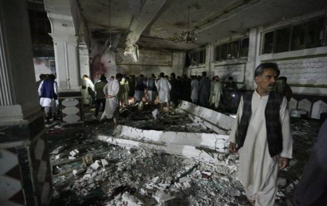 사진은 지난 2017년 8월 아프가니스탄 북서부 헤라트에 있는 모스크(이슬람사원)에서 발생한 자살폭탄 테러로 30명이 숨지고 60여명이 부상한 현장.