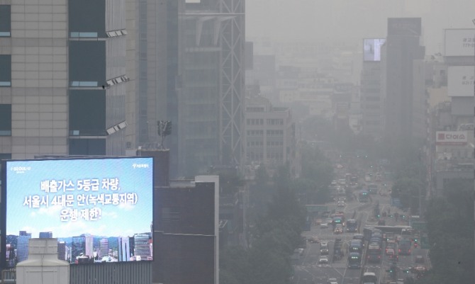 21일 수도권을 비롯한 중부지방에 다시 미세먼지가 몰려온다. 사진=뉴시스