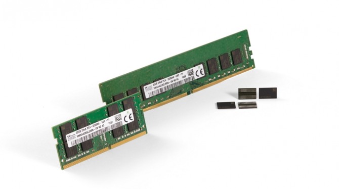 사진은 SK하이닉스가 개발한 3세대 10나노급(1z) DDR4 D램. 사진=SK하이닉스 제공