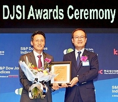 (왼쪽부터)김택중 사장과 노규성 한국생산성본부 회장이 2019 다우존스 지속가능경영지수 국제컨퍼런스에서 기념사진을 찍고 있다. 사진=OCI 