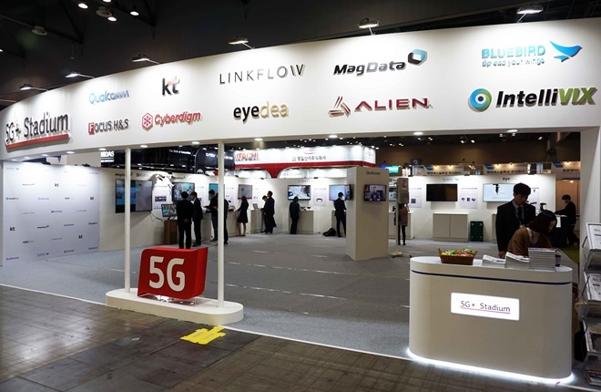 퀄컴이 KT와 함께 한국산업대전의 ‘머신소프트 2019’에 참가해 ‘5G  스태디엄’을 마련하고 국내 중소기업들과 함께 다양한 5G 스마트팩토리 및 IoT 협력 사례를 선보이고 있다. 사진=퀄컴