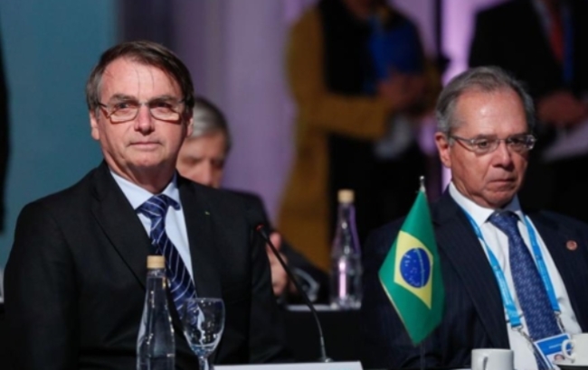 브라질의 보우소나루 대통령(왼쪽)과 파울루 게지스 경제부 장관.