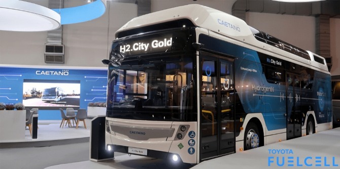 포르투갈 버스제조업체 카에타노버스는 도요타 미라이의 연료전지시스템을 사용한 수소버스 '시티 골드'를 출시했다.