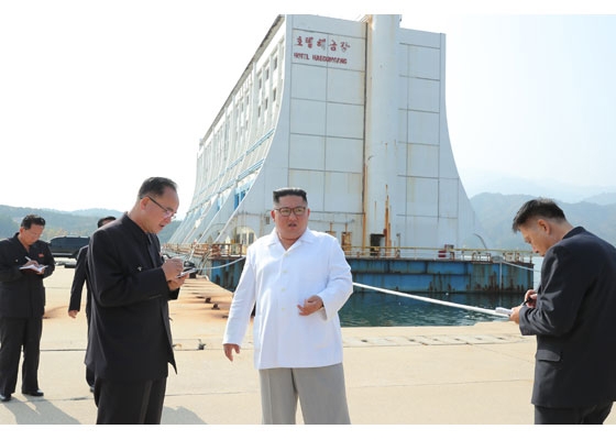 북한 김정은 국무위원장이 금강산관광지구를 시찰했다고 23일 노동신문이 보도했다. 사진=뉴시스